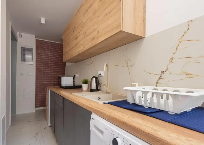 Centrum1 Prochnika 21 *